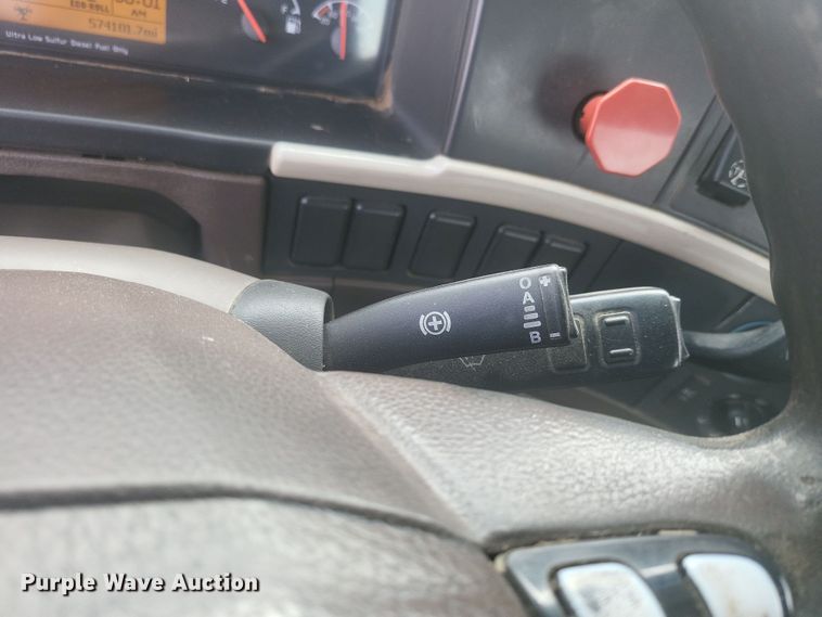 image for item ME9313 2017 Volvo VNL semi truck