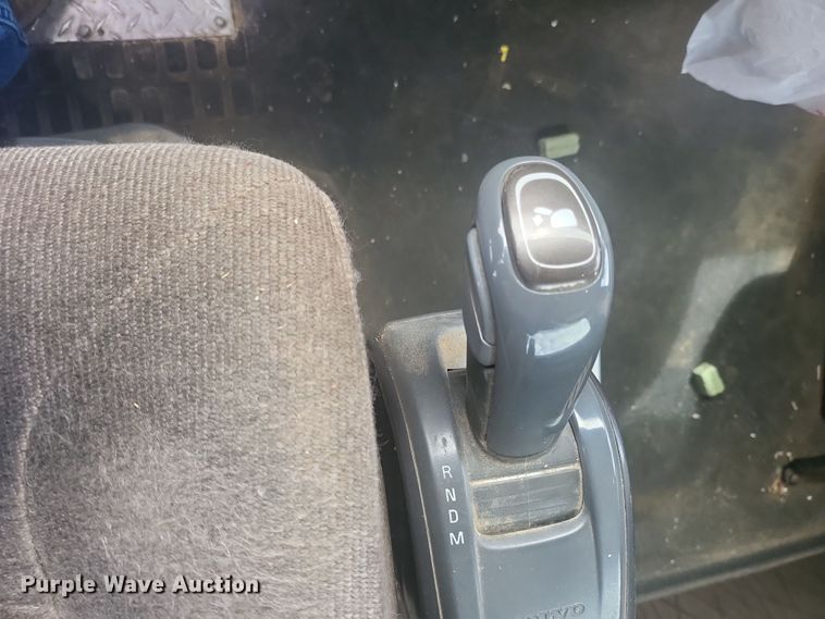 image for item ME9313 2017 Volvo VNL semi truck