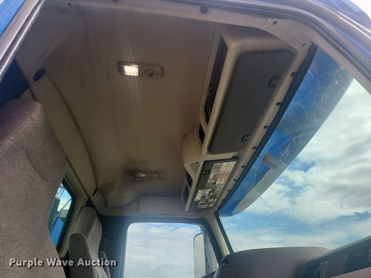 image for item ME9313 2017 Volvo VNL semi truck