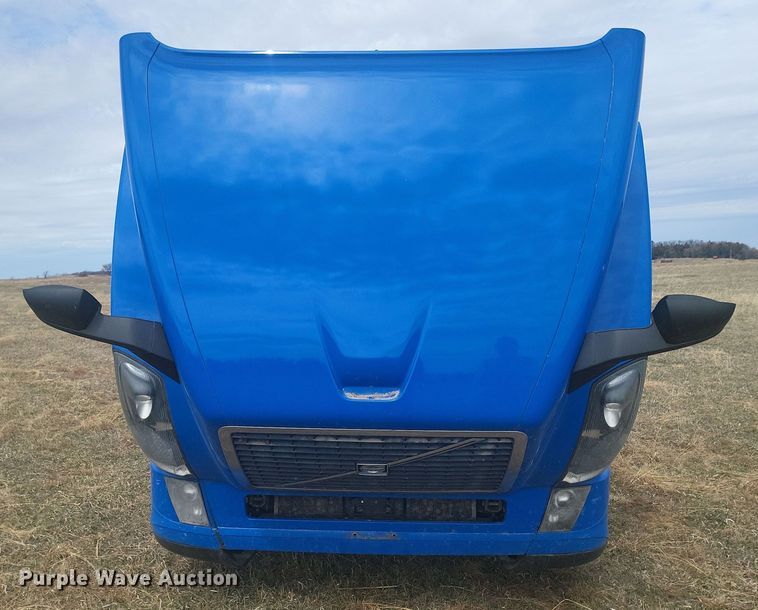 image for item ME9313 2017 Volvo VNL semi truck