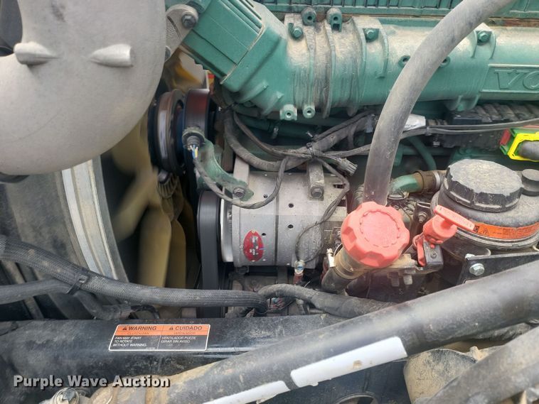 image for item ME9313 2017 Volvo VNL semi truck