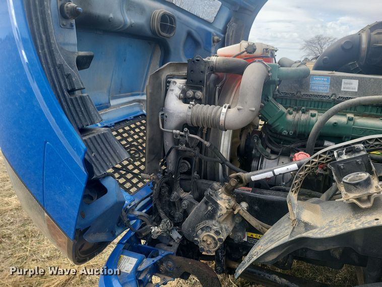 image for item ME9313 2017 Volvo VNL semi truck