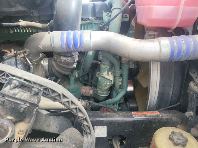 image for item ME9313 2017 Volvo VNL semi truck