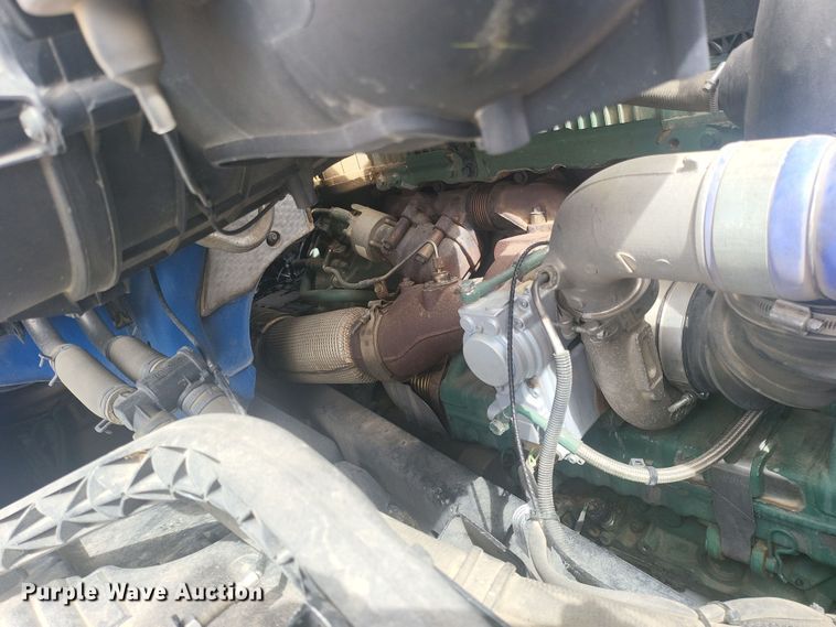 image for item ME9313 2017 Volvo VNL semi truck