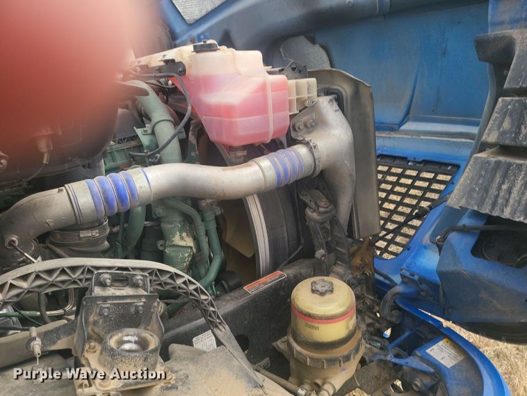 image for item ME9313 2017 Volvo VNL semi truck