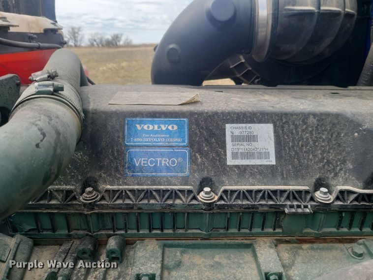 image for item ME9313 2017 Volvo VNL semi truck