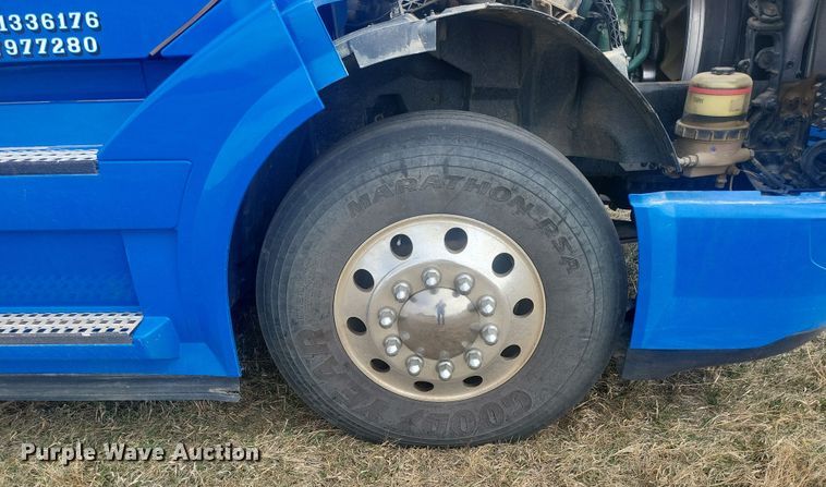 image for item ME9313 2017 Volvo VNL semi truck