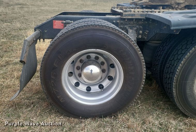 image for item ME9313 2017 Volvo VNL semi truck