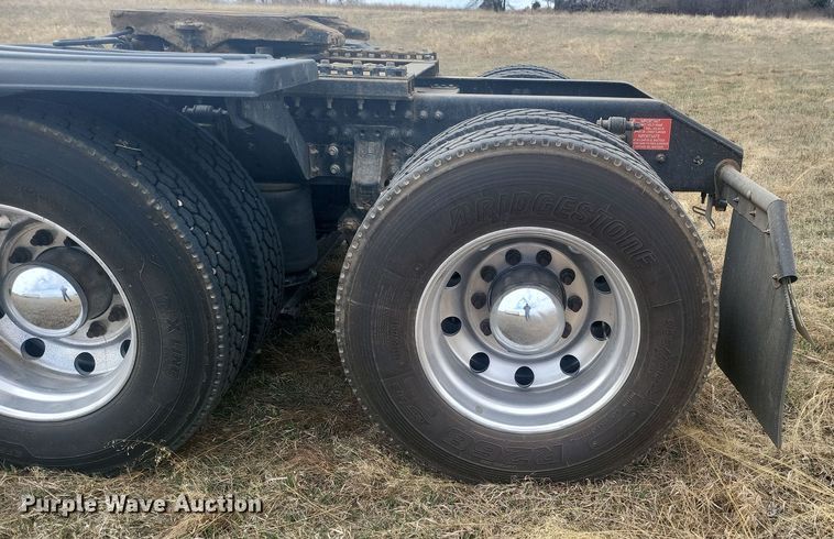 image for item ME9313 2017 Volvo VNL semi truck