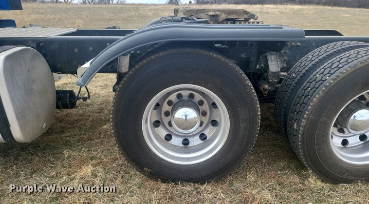 image for item ME9313 2017 Volvo VNL semi truck