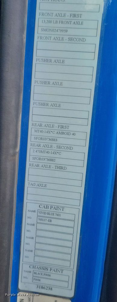 image for item ME9313 2017 Volvo VNL semi truck