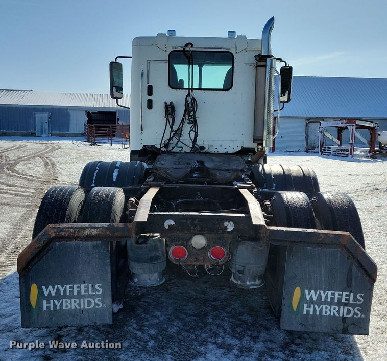 image for item NB9998 2004 Freightliner Columbia semi truck