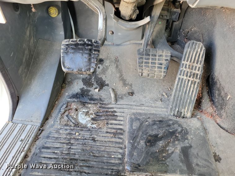 image for item NB9998 2004 Freightliner Columbia semi truck