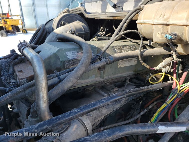 image for item NB9998 2004 Freightliner Columbia semi truck