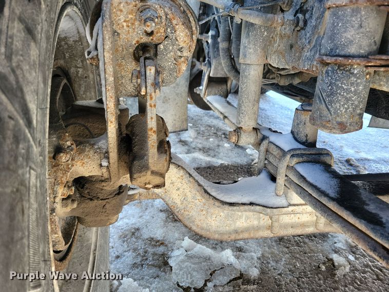 image for item NB9998 2004 Freightliner Columbia semi truck