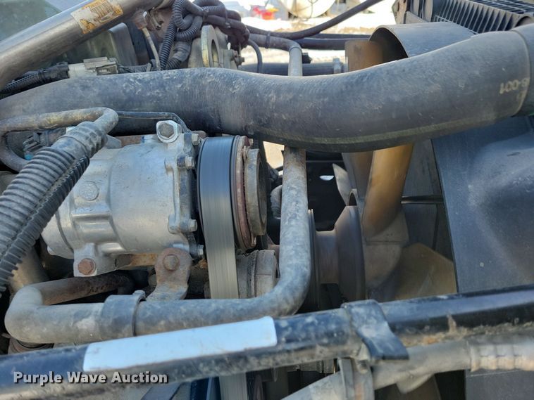 image for item NB9998 2004 Freightliner Columbia semi truck