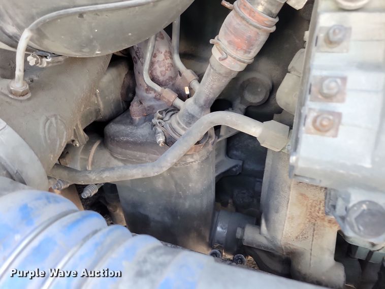 image for item NB9998 2004 Freightliner Columbia semi truck