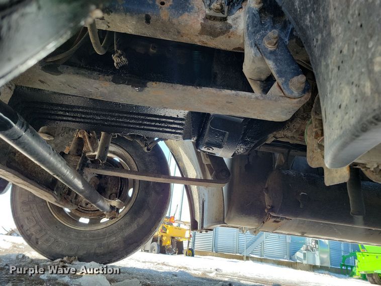 image for item NB9998 2004 Freightliner Columbia semi truck