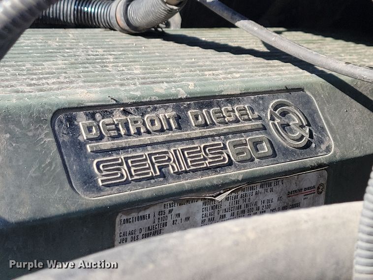 image for item NB9998 2004 Freightliner Columbia semi truck