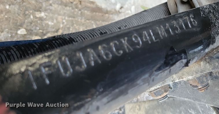 image for item NB9998 2004 Freightliner Columbia semi truck