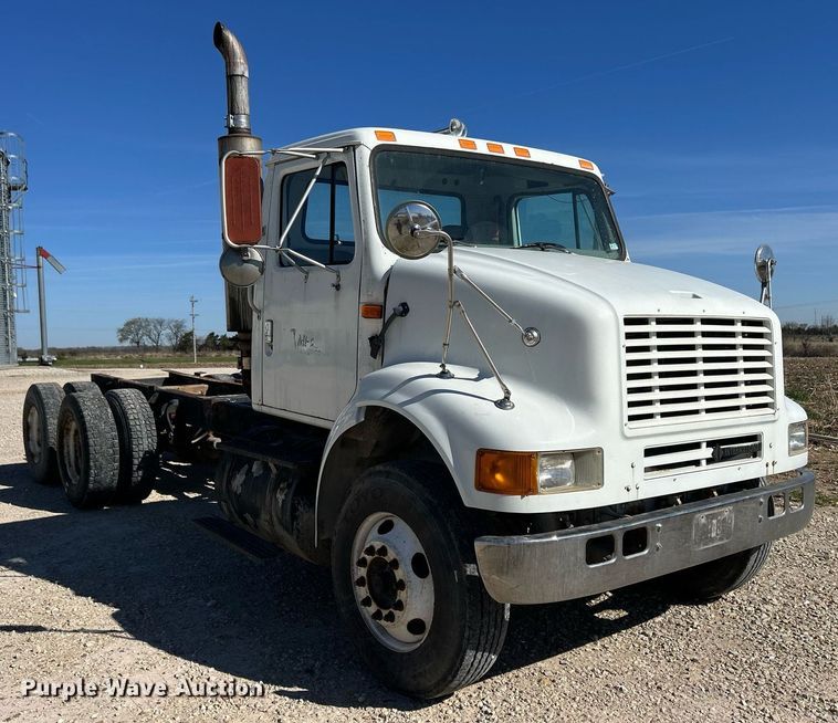 image for item ND9395 2001 International 8100 truck cab and chassis