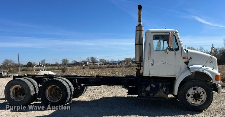 image for item ND9395 2001 International 8100 truck cab and chassis