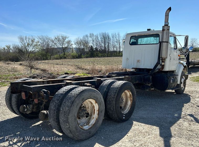 image for item ND9395 2001 International 8100 truck cab and chassis