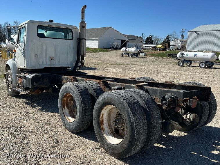 image for item ND9395 2001 International 8100 truck cab and chassis