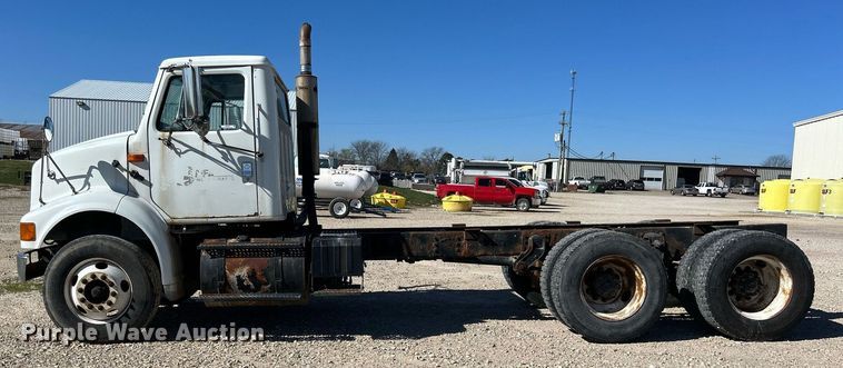 image for item ND9395 2001 International 8100 truck cab and chassis