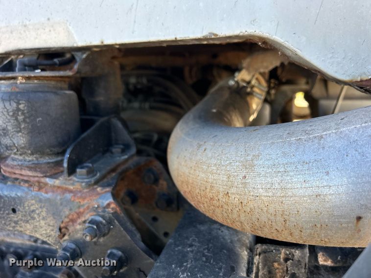 image for item ND9395 2001 International 8100 truck cab and chassis