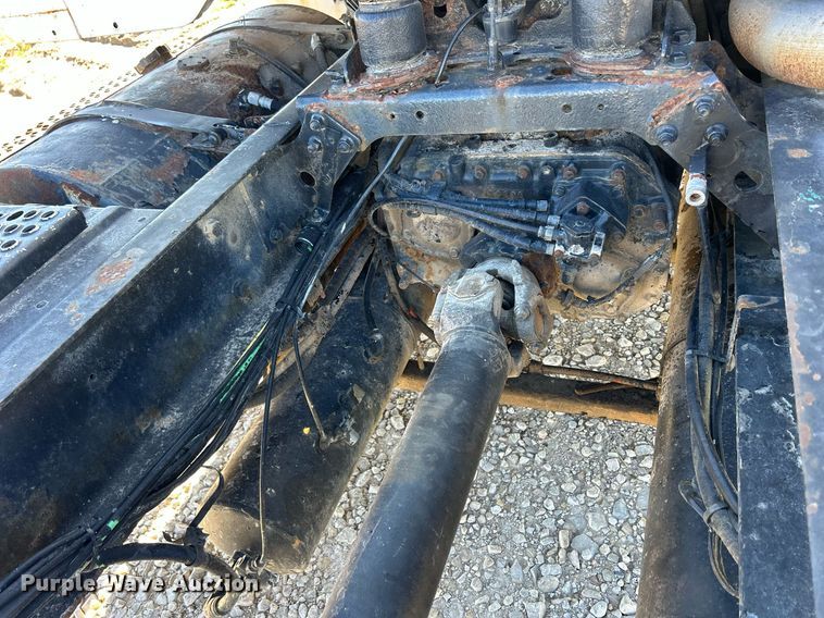 image for item ND9395 2001 International 8100 truck cab and chassis