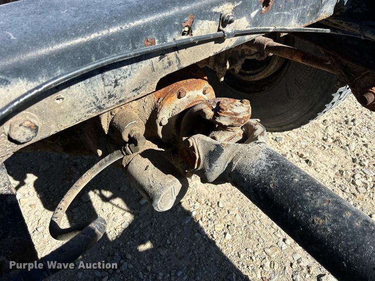 image for item ND9395 2001 International 8100 truck cab and chassis