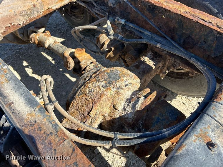 image for item ND9395 2001 International 8100 truck cab and chassis