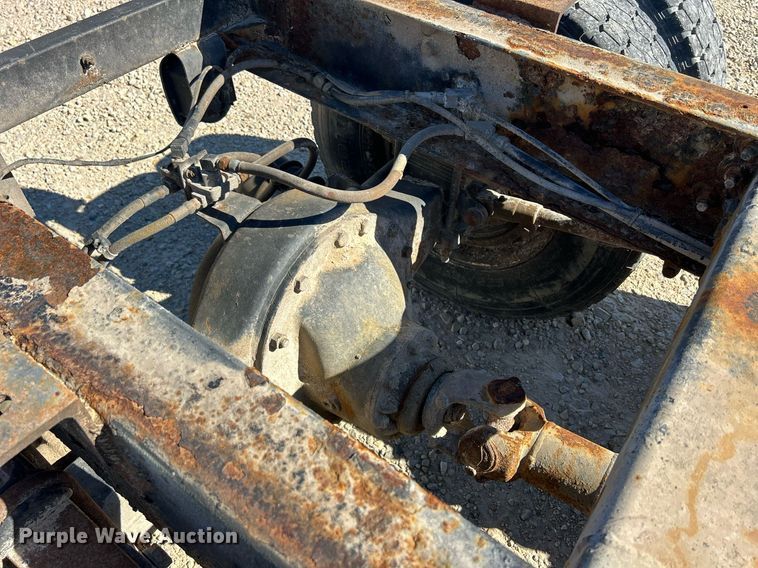 image for item ND9395 2001 International 8100 truck cab and chassis