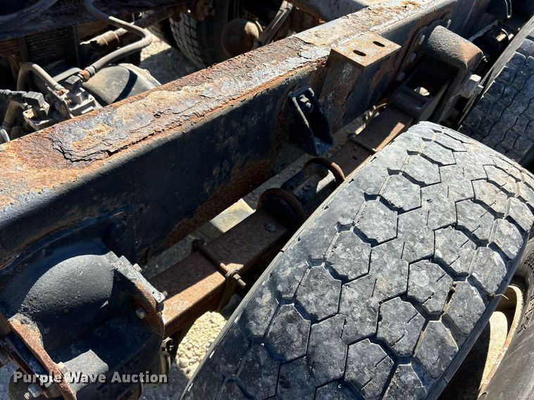 image for item ND9395 2001 International 8100 truck cab and chassis