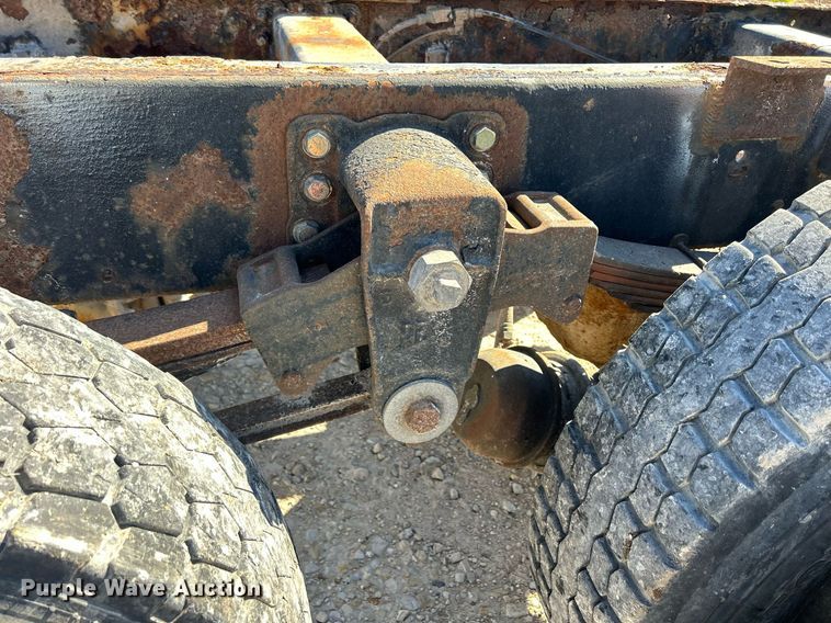 image for item ND9395 2001 International 8100 truck cab and chassis