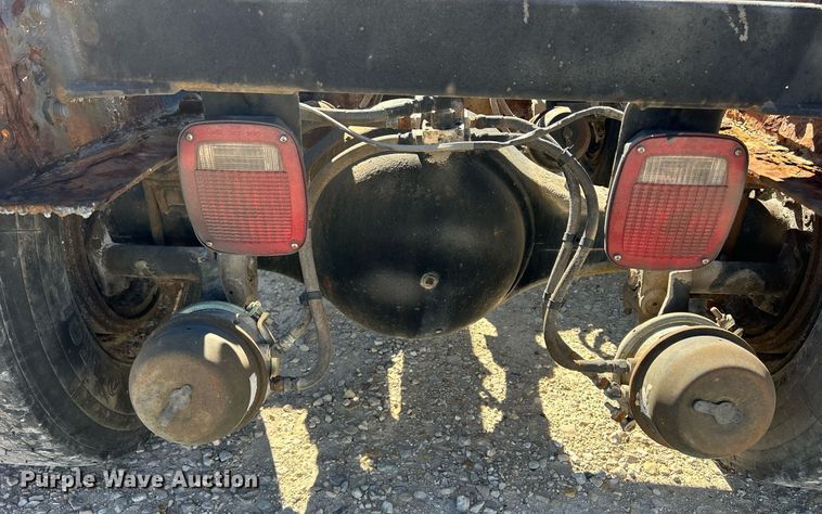 image for item ND9395 2001 International 8100 truck cab and chassis