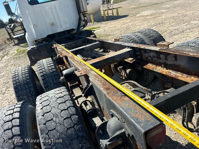 image for item ND9395 2001 International 8100 truck cab and chassis