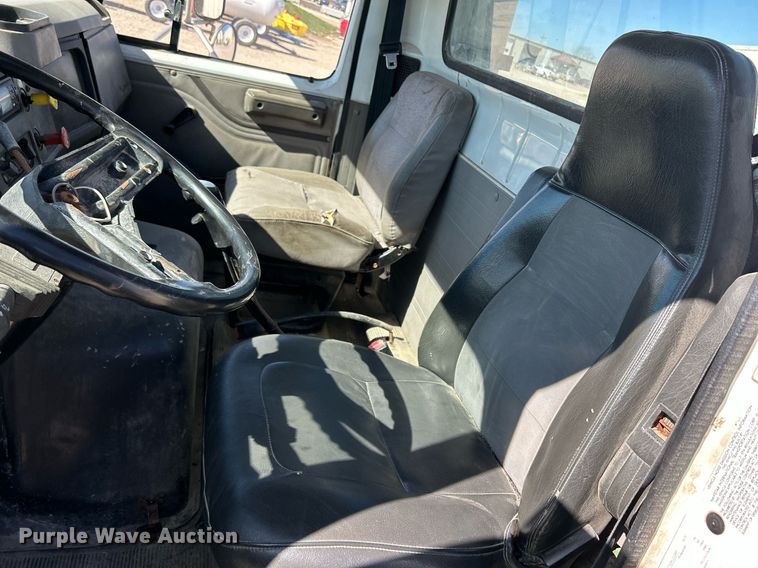 image for item ND9395 2001 International 8100 truck cab and chassis