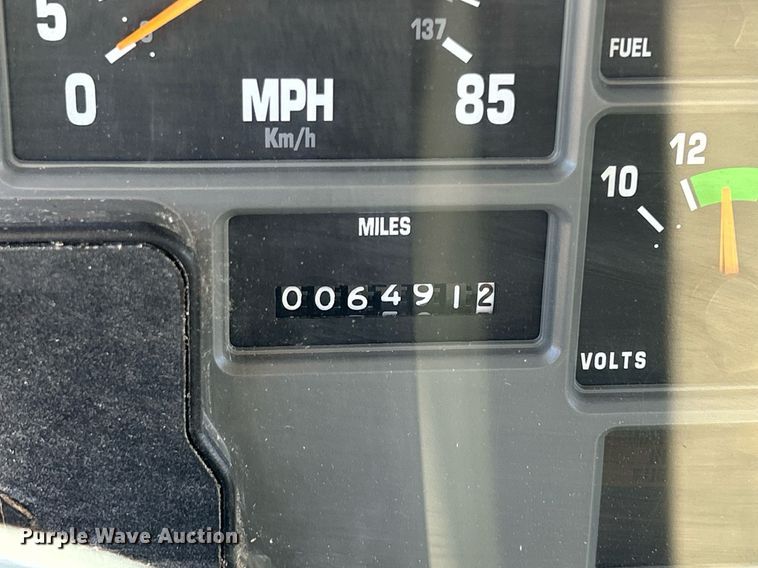 image for item ND9395 2001 International 8100 truck cab and chassis