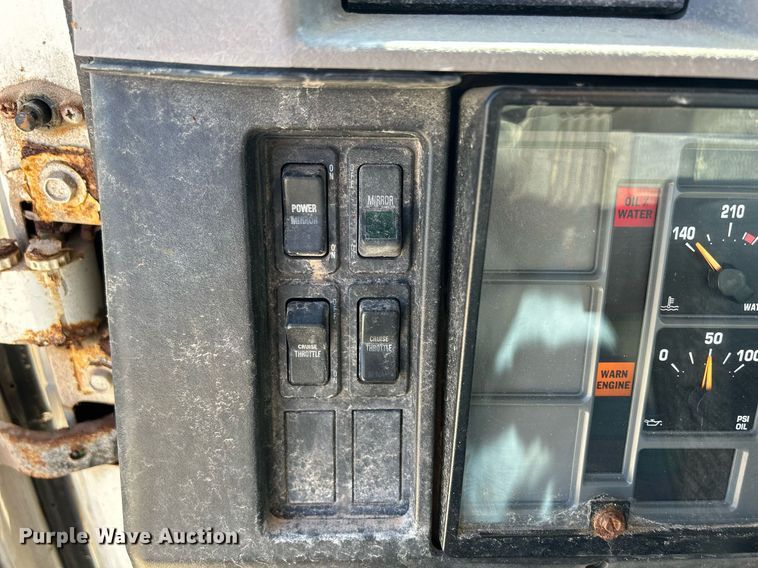 image for item ND9395 2001 International 8100 truck cab and chassis