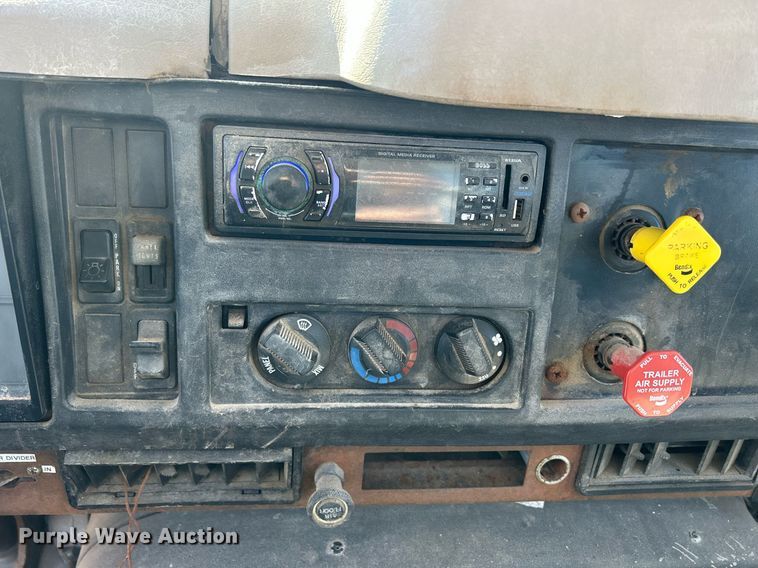 image for item ND9395 2001 International 8100 truck cab and chassis