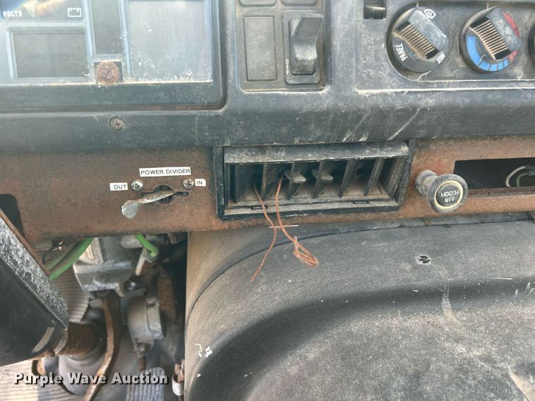 image for item ND9395 2001 International 8100 truck cab and chassis