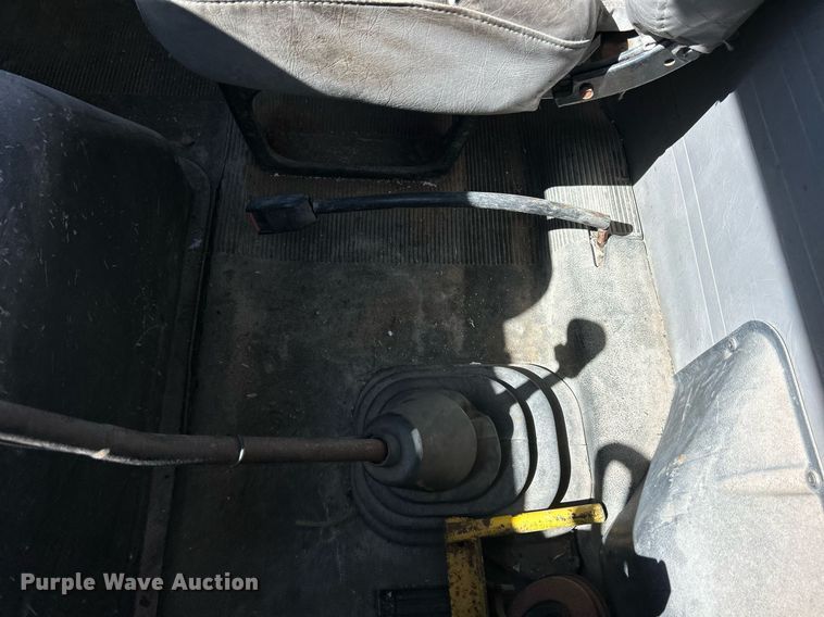 image for item ND9395 2001 International 8100 truck cab and chassis