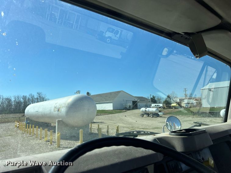 image for item ND9395 2001 International 8100 truck cab and chassis