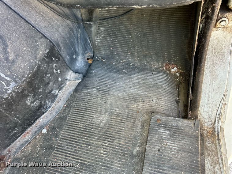 image for item ND9395 2001 International 8100 truck cab and chassis