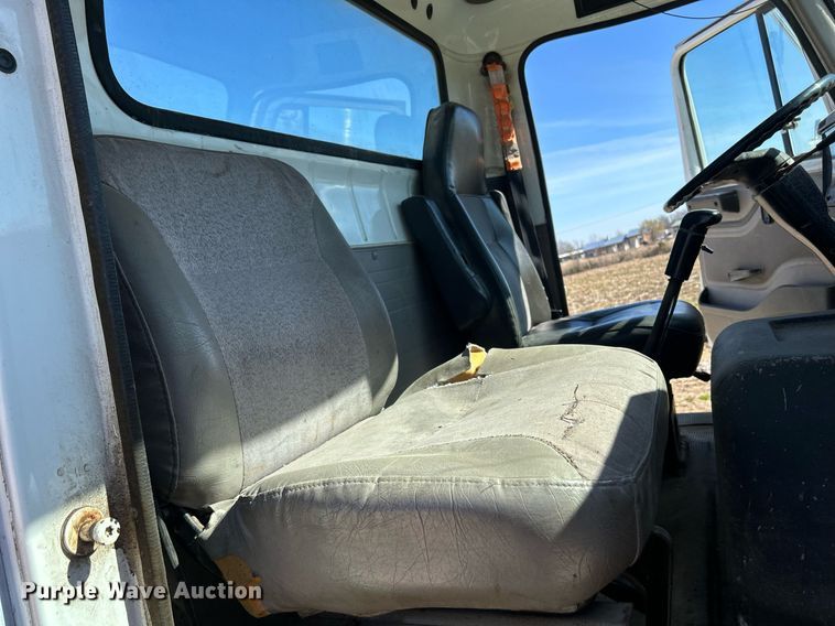 image for item ND9395 2001 International 8100 truck cab and chassis