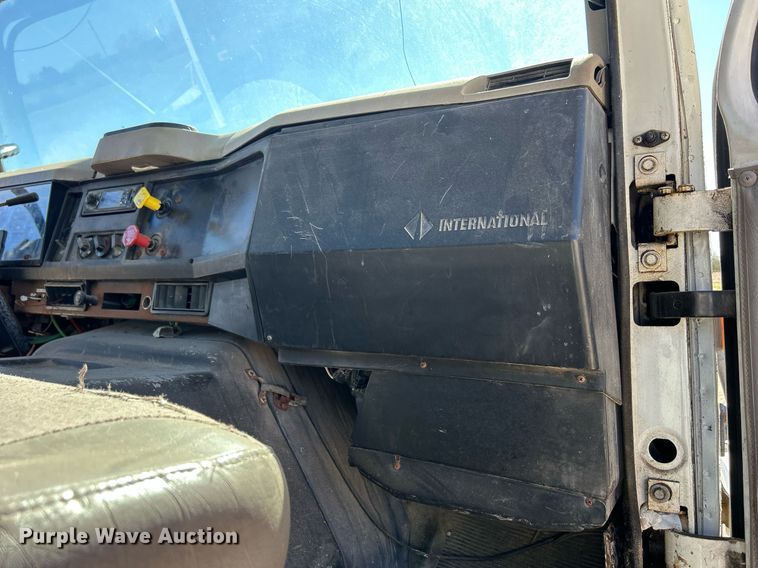 image for item ND9395 2001 International 8100 truck cab and chassis