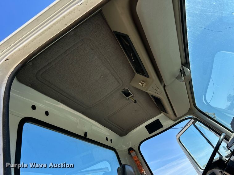 image for item ND9395 2001 International 8100 truck cab and chassis