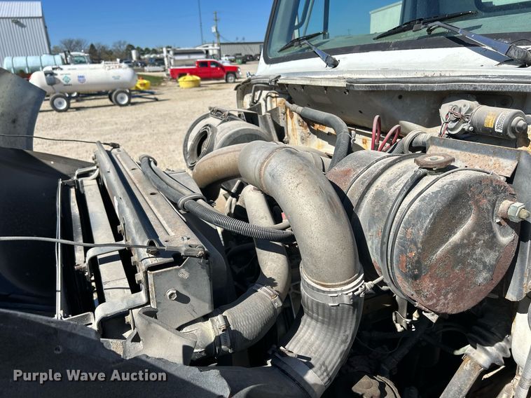 image for item ND9395 2001 International 8100 truck cab and chassis